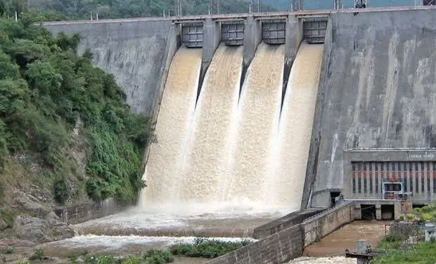 Why is there a delay in repairing the Siruvani Dam leakage as monsoon approaches?