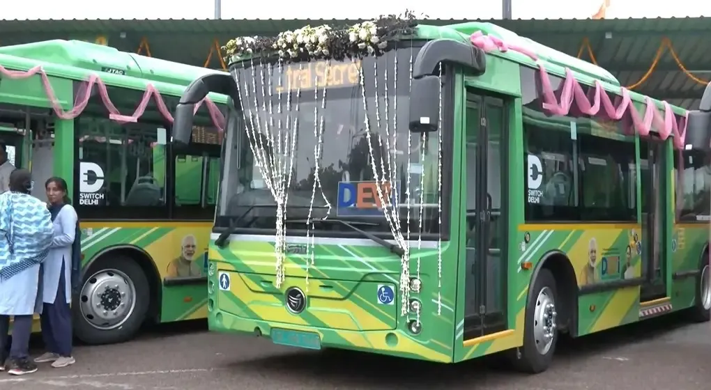 Did Delhi CM Rekha Gupta Just Launch 400 Electric Buses?