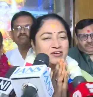 Delhi CM Rekha Gupta Pays Homage at Gauri Shankar Temple during Maha Shivratri