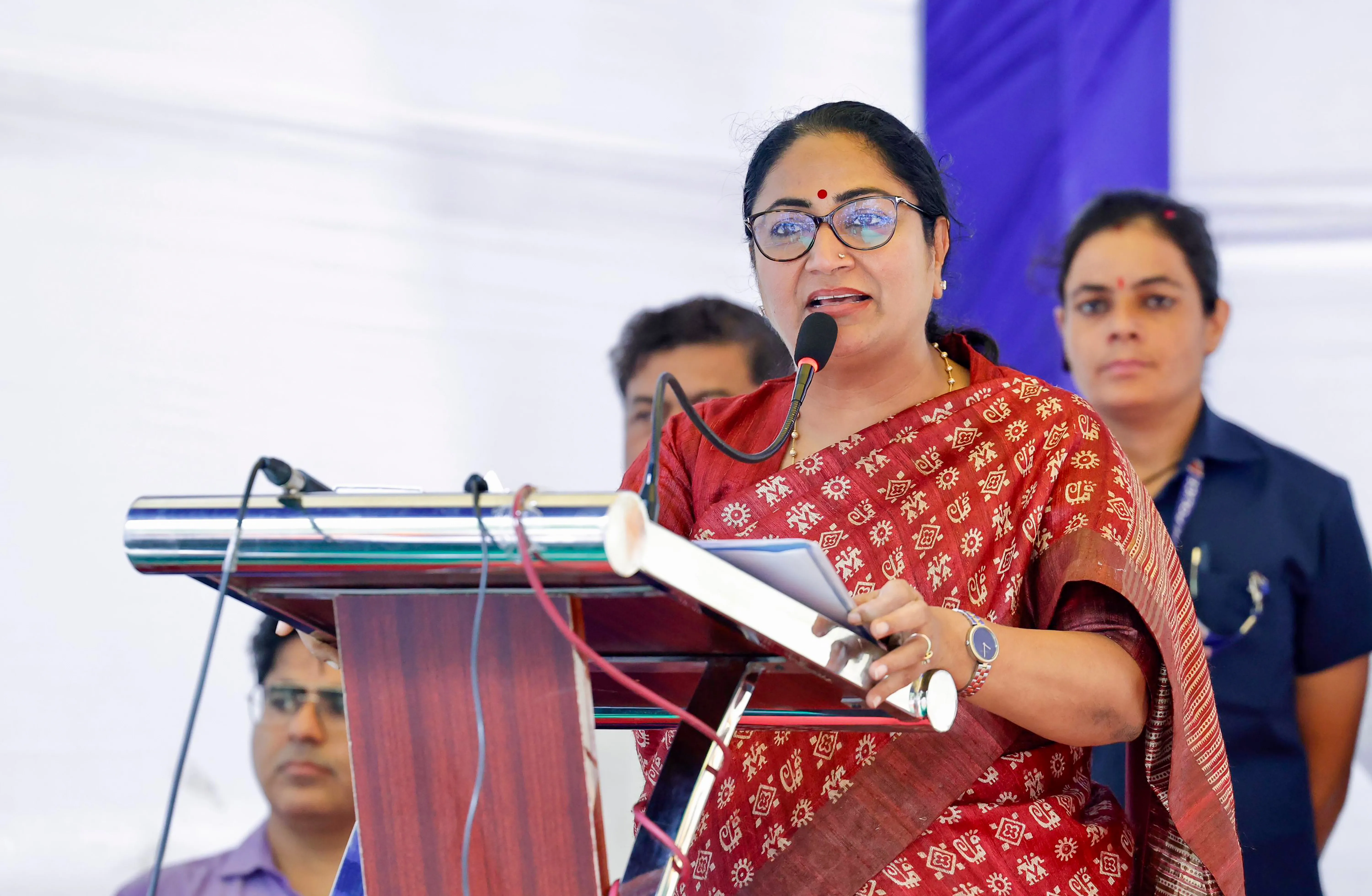Did Delhi CM Rekha Gupta Criticize Ex-CM Kejriwal for Neglecting Development?