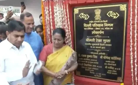 क्या दिल्ली की सीएम ने नरेला में नए डीटीसी डिपो का उद्घाटन किया और 105 इलेक्ट्रिक 'देवी बसों' को हरी झंडी दिखाई?