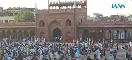 Delhi: Eid-ul-Fitr Celebrations Underway; Enhanced Police Vigilance Amid Threats
