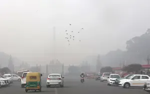 Dense Fog Covers Delhi; Flight and Train Delays Persist