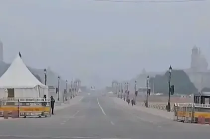 Thick Fog Blankets Delhi as Temperatures Drop and Air Quality Worsens
