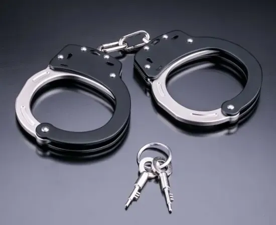 क्या दिल्ली के कमला मार्केट में दो महिलाओं को लूट के आरोप में गिरफ्तार किया गया?