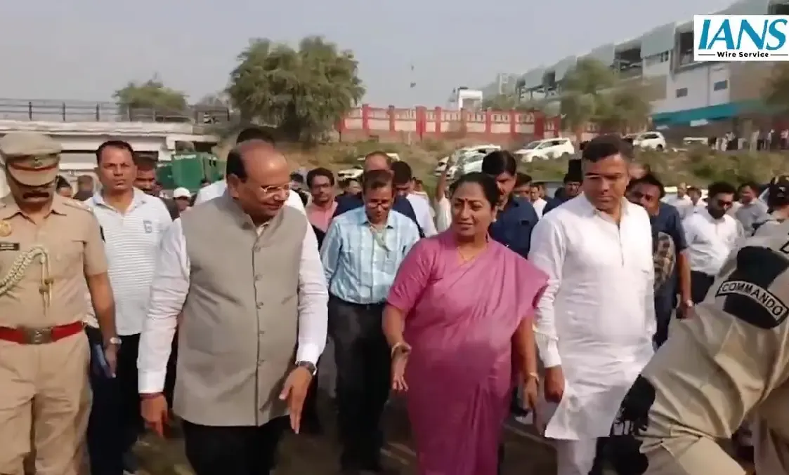 Delhi L-G and CM Gupta Review Yamuna Cleanup Initiative at Wazirabad, Explore Riverfront Enhancement