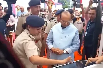 Delhi L-G Unveils Smart Police Kiosk at IGI Airport