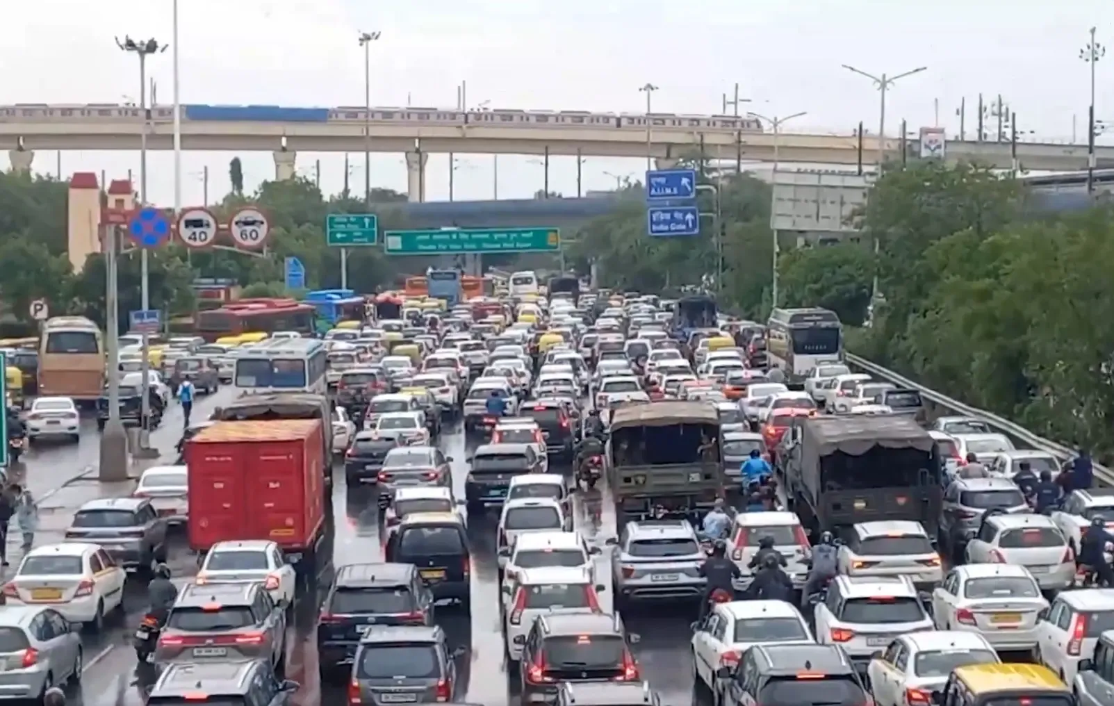 क्या दिल्ली में बारिश ने समस्याएं खड़ी कर दीं?