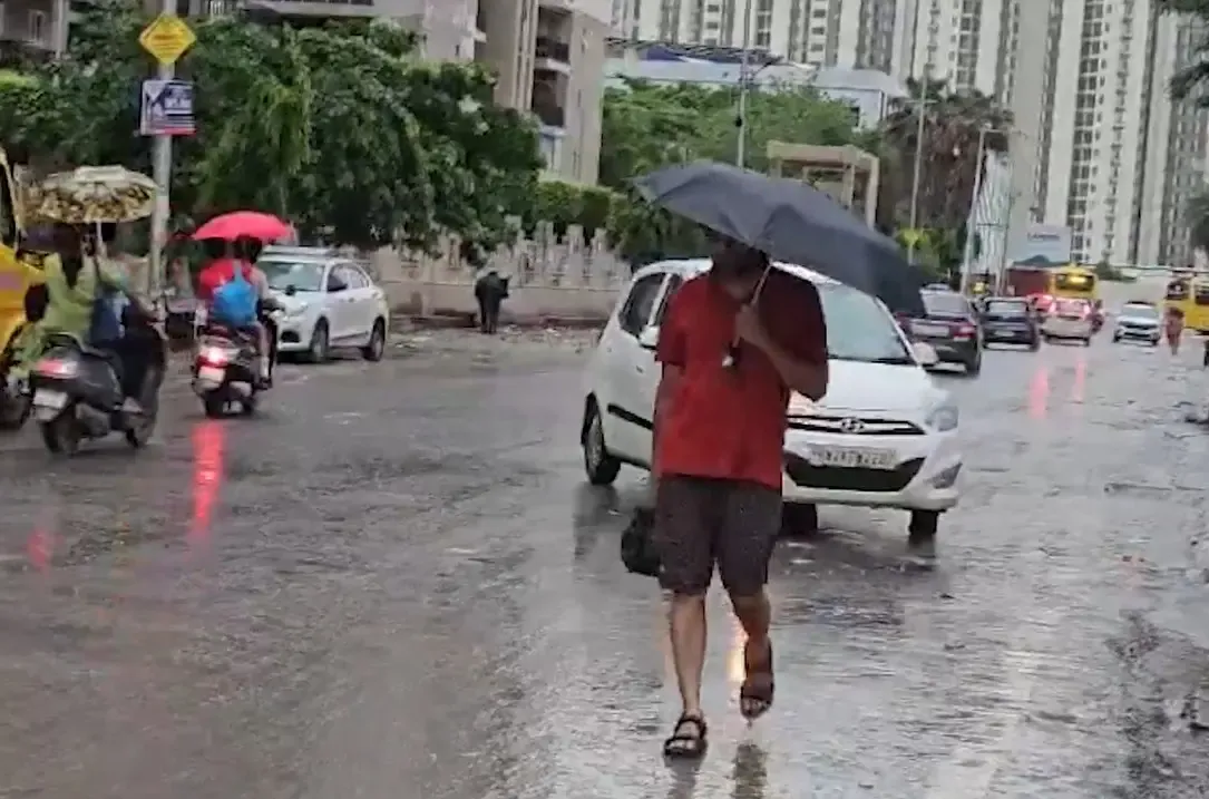 क्या दिल्ली में झमाझम बारिश से इंडिगो ने उड़ानें रोकीं और ऑरेंज अलर्ट जारी किया?