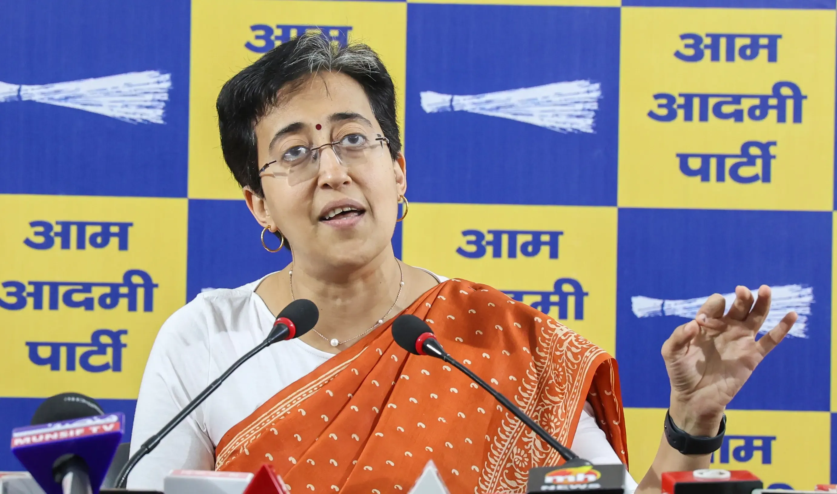 क्या दिल्ली में पुराने वाहनों पर रोक सही है? आतिशी ने सीएम रेखा गुप्ता को लिखा पत्र