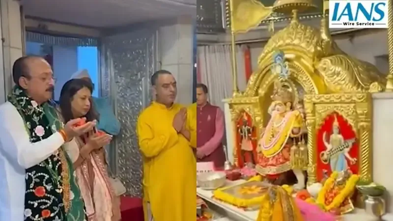 Delhi Minister Prays at Jhandewalan Temple, Celebrates Holi