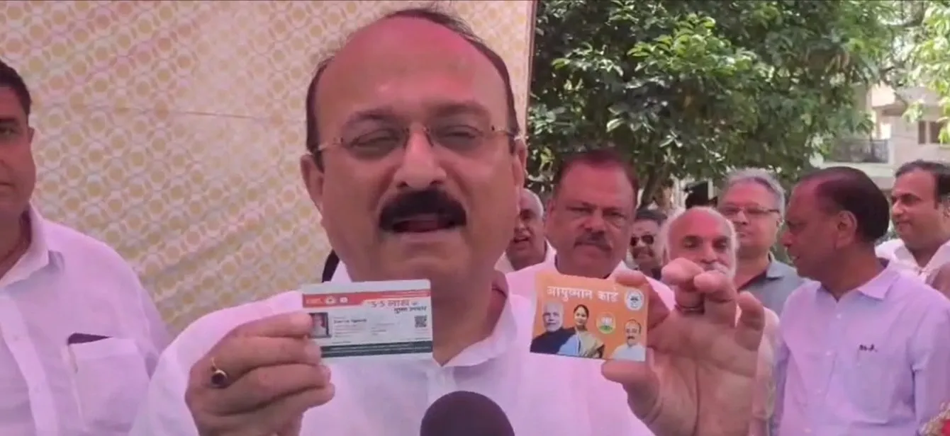 Did Delhi Minister Sood Distribute Ayushman Cards to Senior Citizens in Janakpuri?