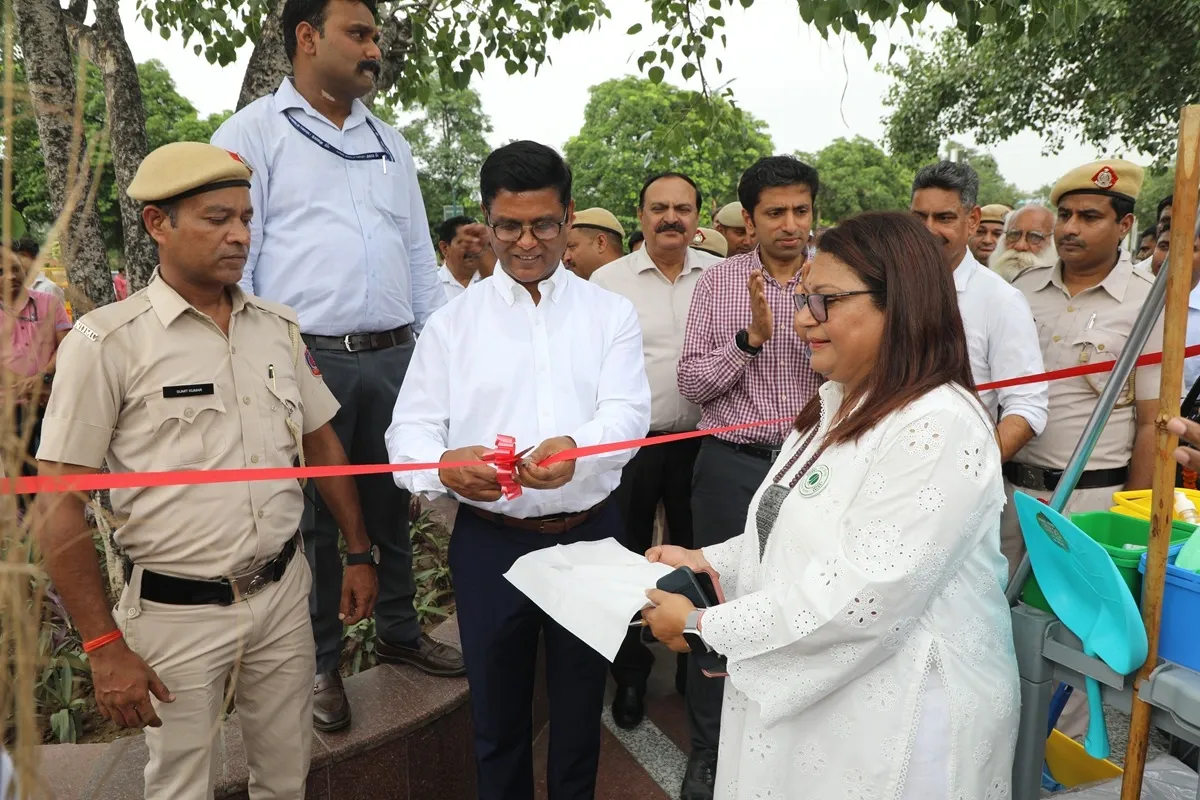 What Initiatives Did NDMC Chairman Launch at Connaught Place to Combat Plastic Waste?
