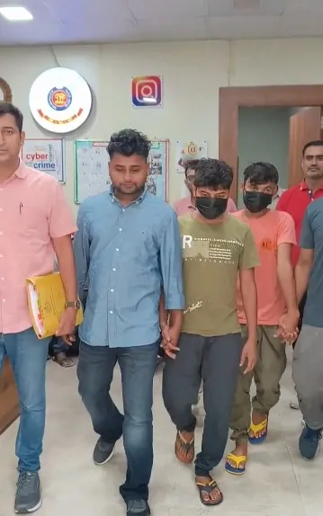 How Did Delhi Police Capture Two Cybercriminals Impersonating Bank Officials?