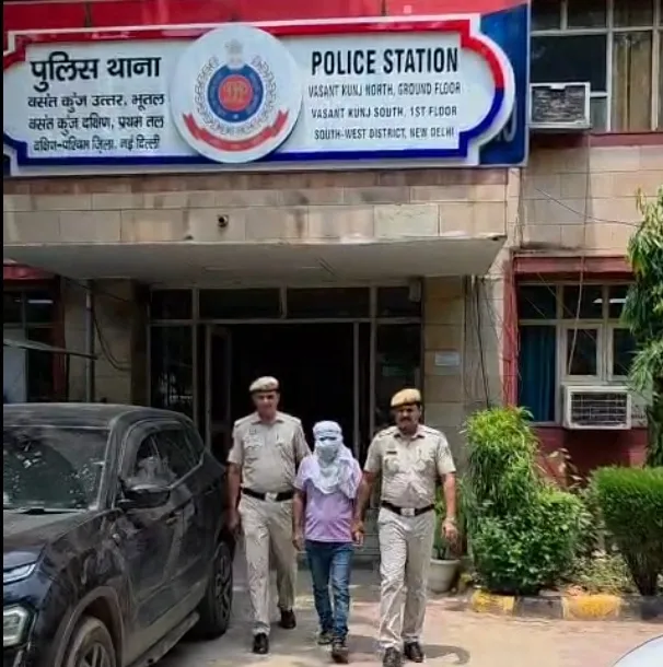 How Did Delhi Police Uncover a Major Courier Theft?