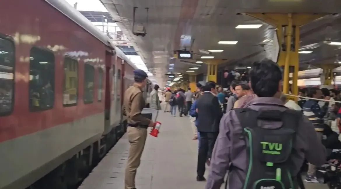Delhi Police Assign Six Officers at NDLS for Crowd Control
