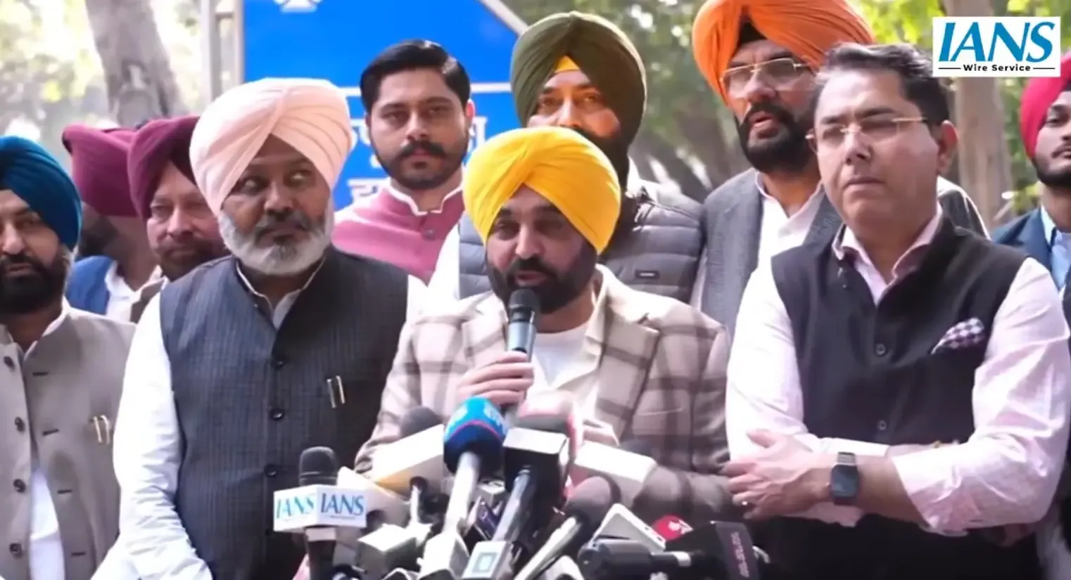 Kejriwal's Meeting with Punjab CM and MLAs: AAP's Unity Reinforced Ahead of 2027 Elections