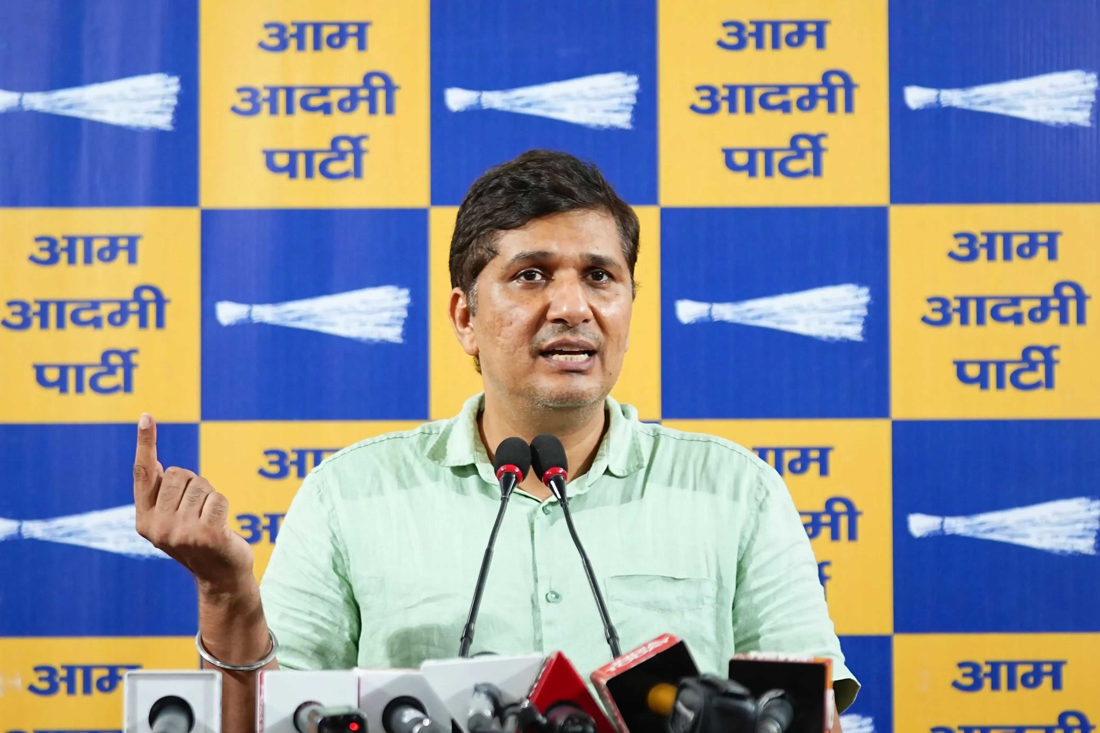 क्या दिल्ली सरकार का नया स्कूल फीस बिल निजी स्कूलों को छूट देगा? : सौरभ भारद्वाज