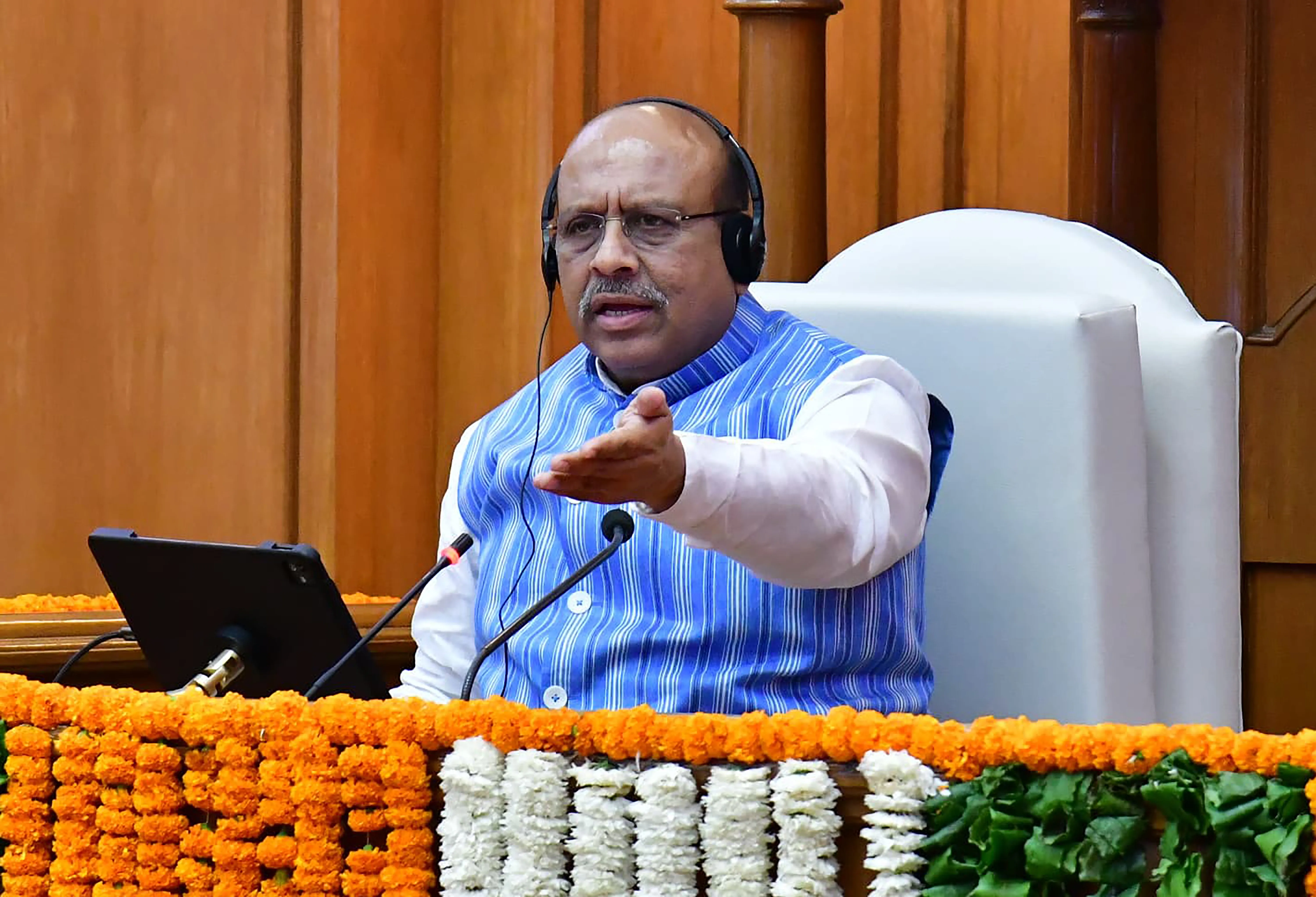 How is Delhi Speaker Vijender Gupta Showcasing India's Role as 'Vishwaguru'?