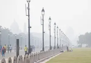 Severe Fog Envelops Delhi as Air Quality Dips to 'Very Poor'; Travel Disruptions Reported