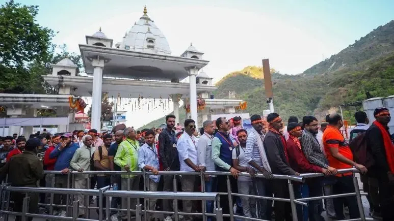 Devotees Flock to Mata Vaishno Devi Shrine as Chaitra Navratri Kicks Off