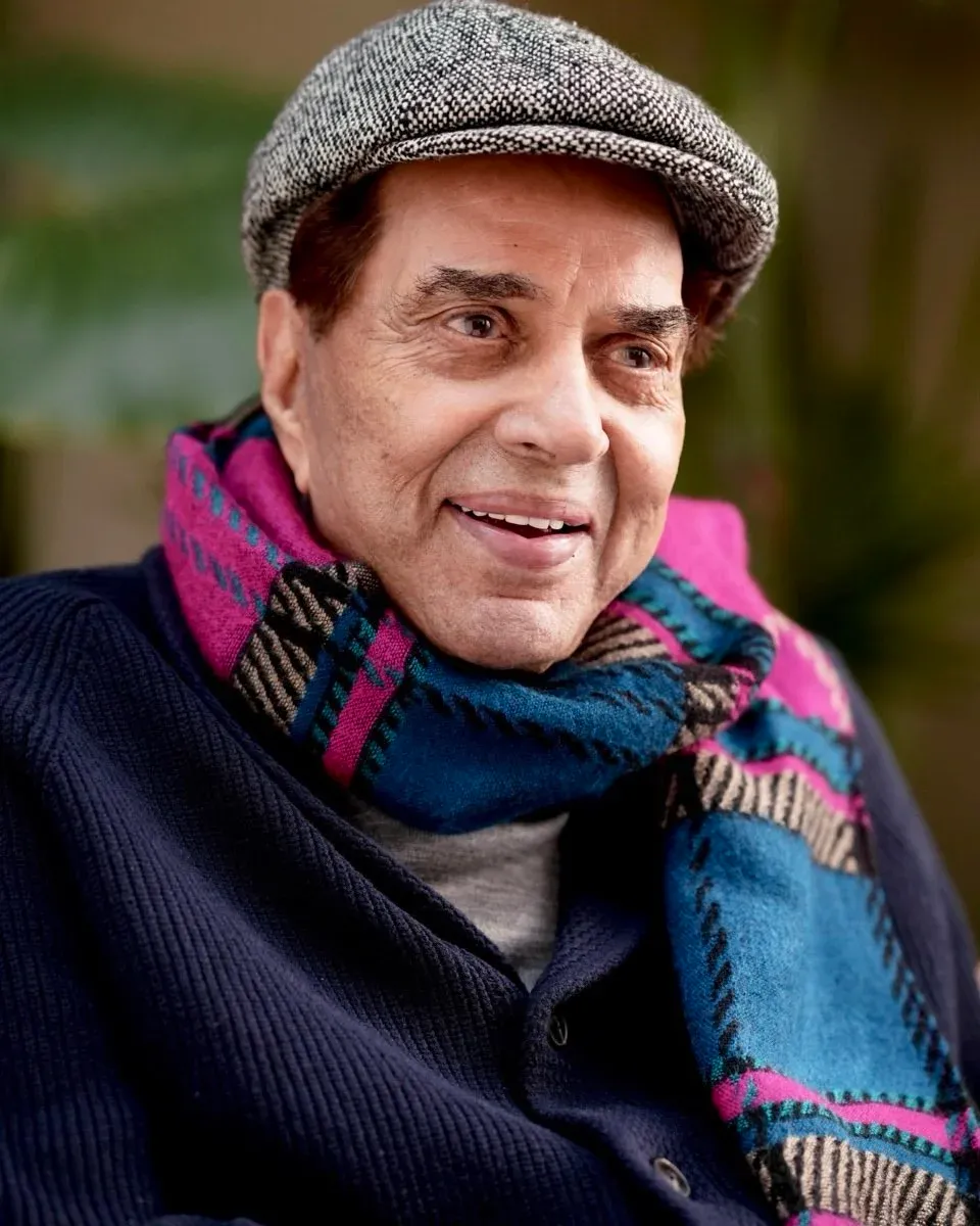 Did Dharmendra Just Wish a Happy Anniversary to His ‘Darling Kids’ Bobby Deol and Tanya?