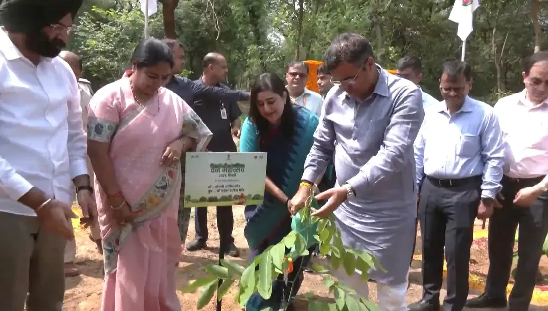 क्या दिल्ली की मुख्यमंत्री रेखा गुप्ता ने पिछली सरकारों पर पर्यावरण की अनदेखी का आरोप लगाया?