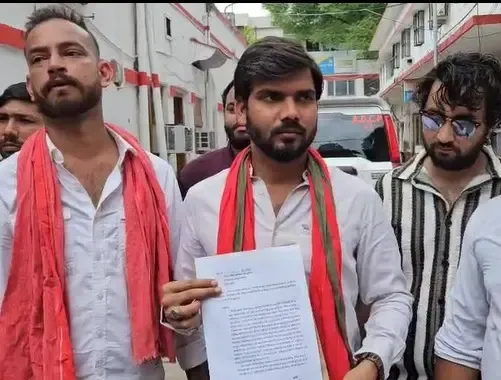 क्या डिंपल यादव पर मौलाना ने अभद्र टिप्पणी की? सपा नेता ने शिकायत दी!