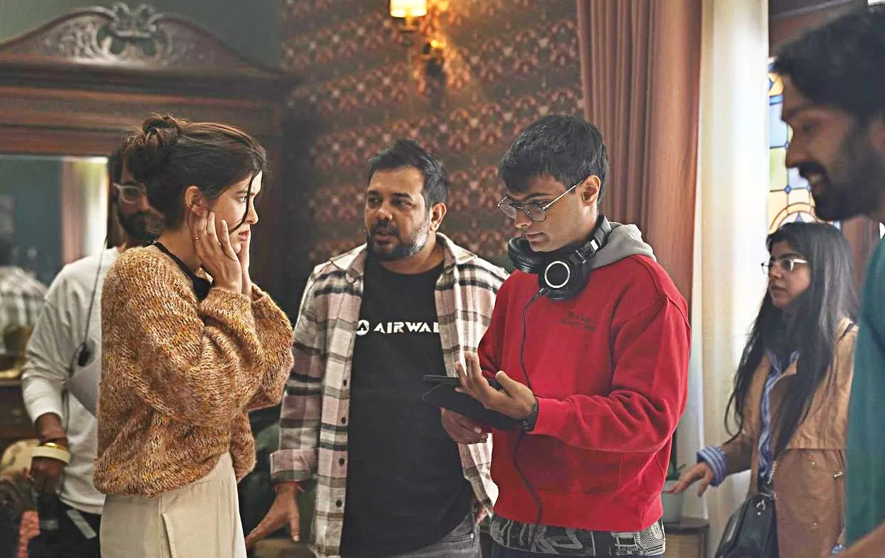 Why Does Director Santosh Singh Support the Pairing of Vikrant Massey and Shanaya Kapoor in 'Aankhon Ki Gustakhiyan'?