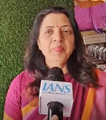 Manisha Kayande Challenges Kharge's Comments on Maha Kumbh
