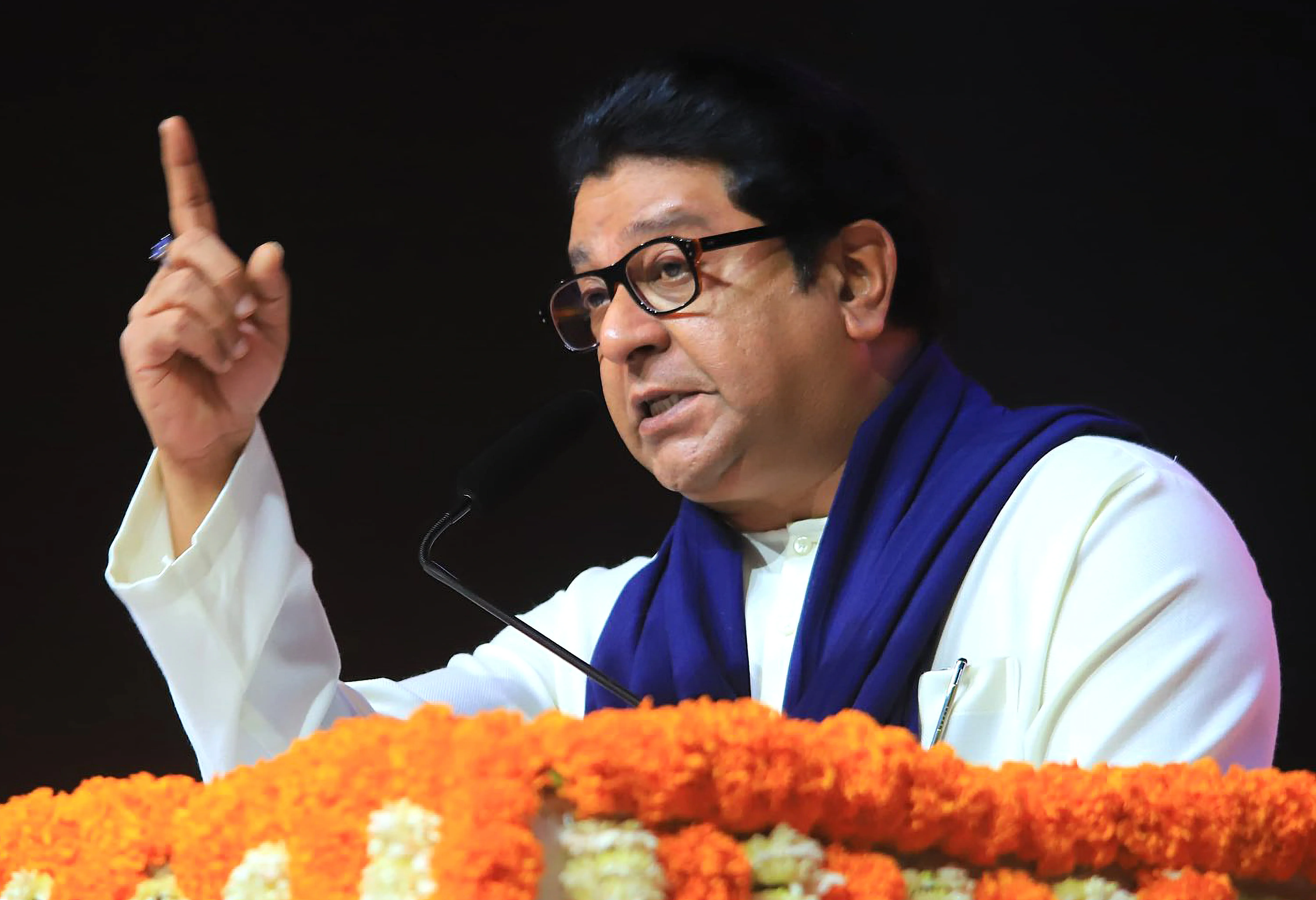 Should MNS workers avoid talking to the media without permission?