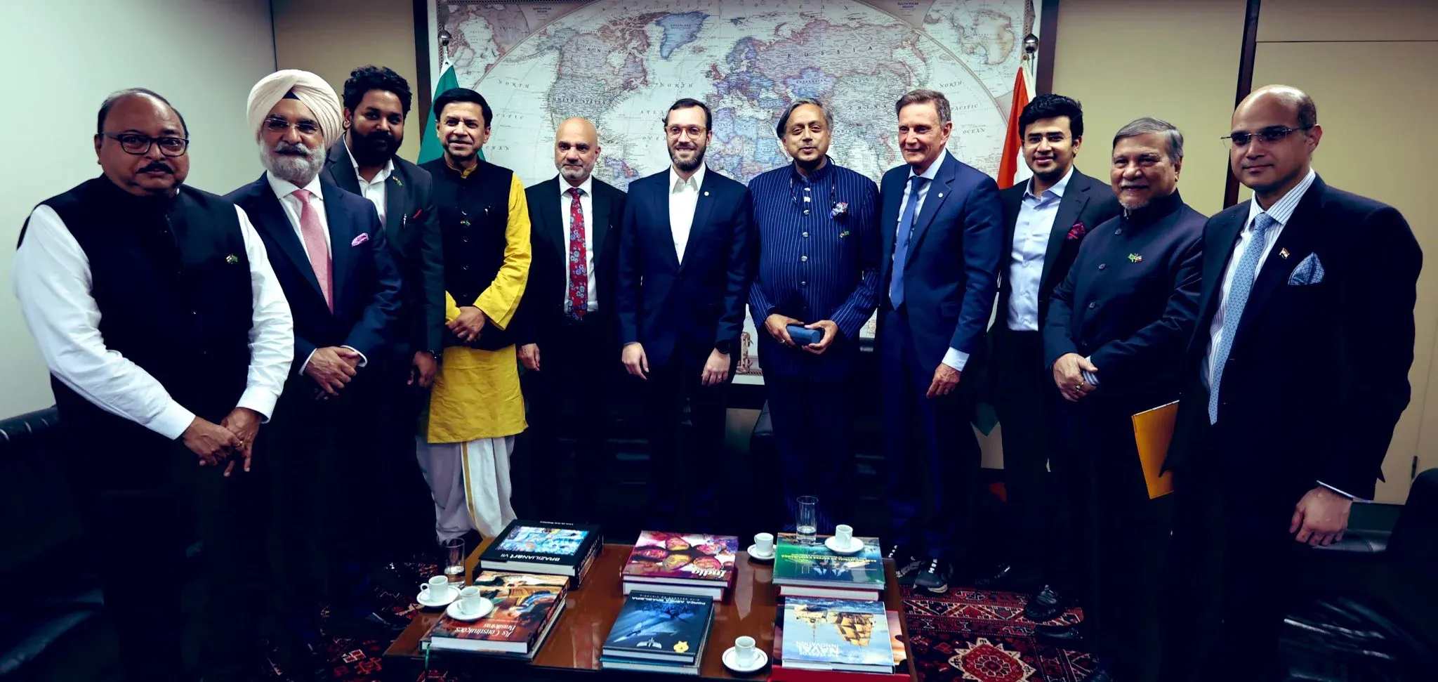 Why Does Shashi Tharoor Emphasize Peace Over Conquest in Pakistan?