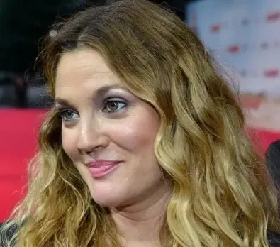 Drew Barrymore Names Adam Sandler as Her Favorite Onscreen Kiss