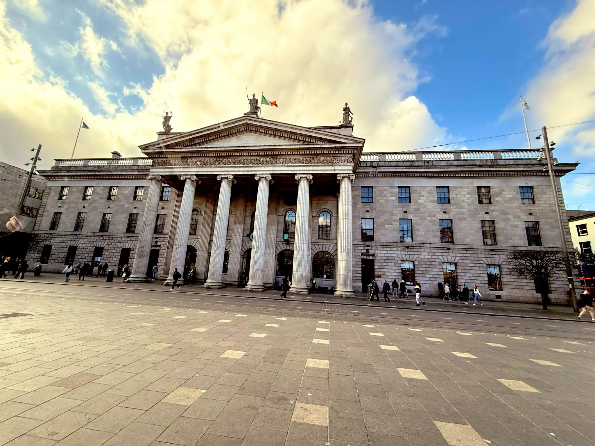 EAM Jaishankar Explores General Post Office Museum, Engages with Ex-PM Leo Varadkar in Dublin