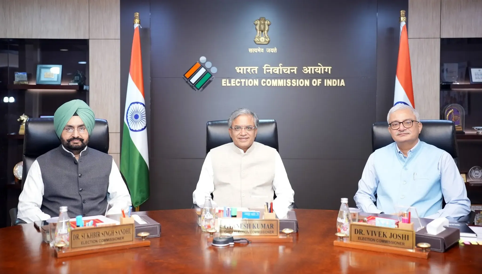 क्या ईसीआई ने राजनीतिक दलों के साथ बैठक में 28,000 से अधिक प्रतिनिधियों को शामिल किया?