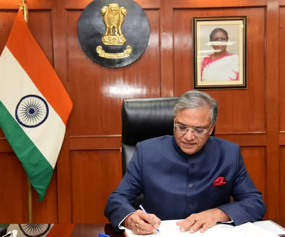 Election Officials Urged to Regularly Meet with Political Parties: CEC