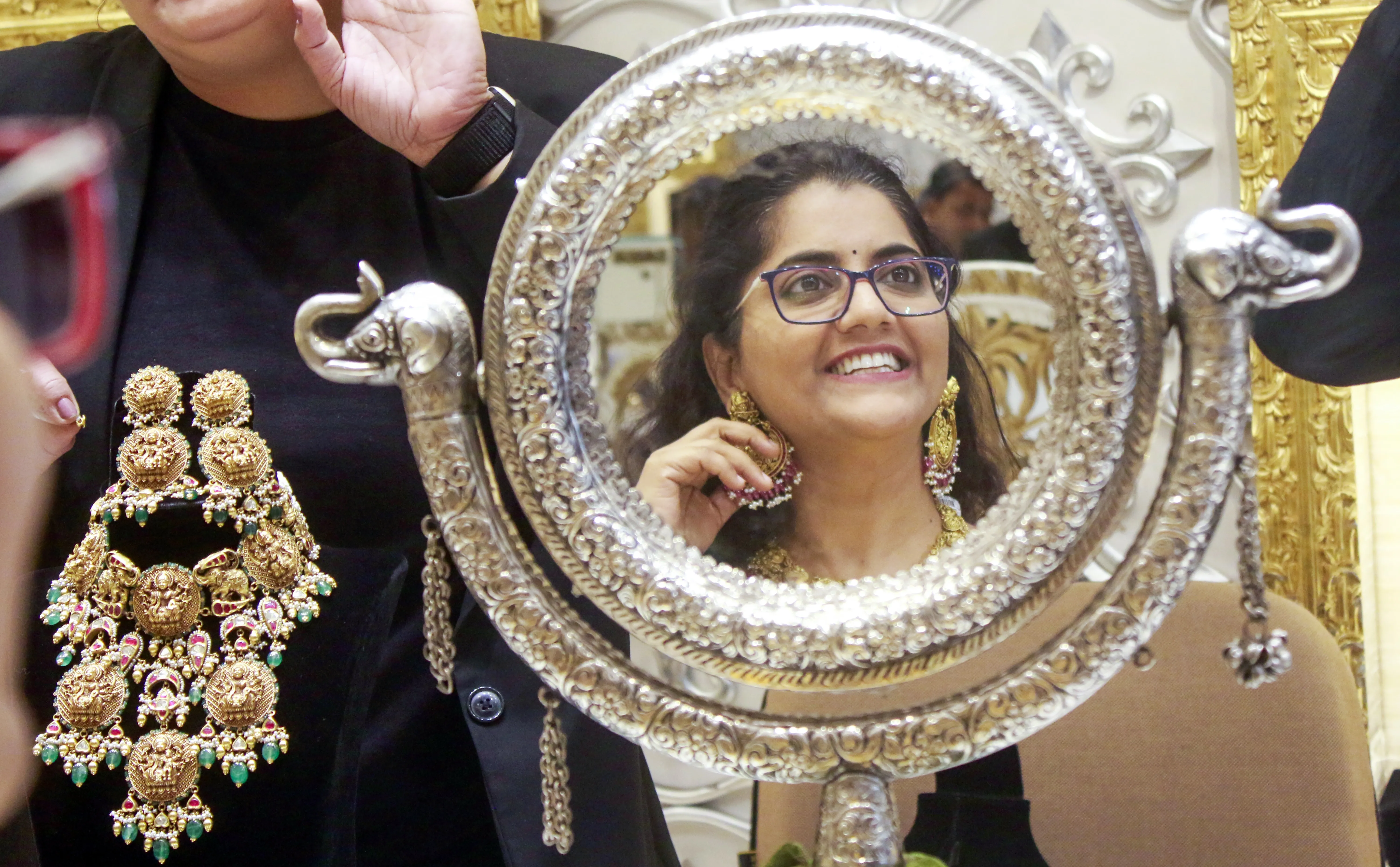What Caused a 170% Surge in Global Gold Investment During January-March?