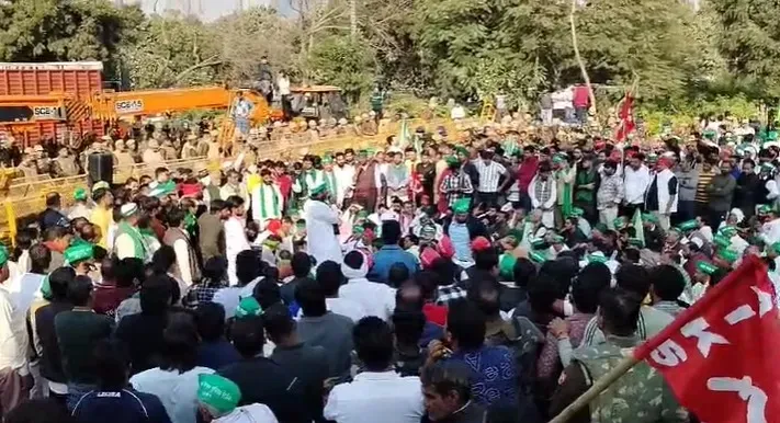 Traffic Disruption at Delhi-Noida Border Due to Farmers' Protest