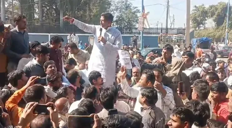 Farmers in Indore Rally Against Inferior Garlic Imports from China