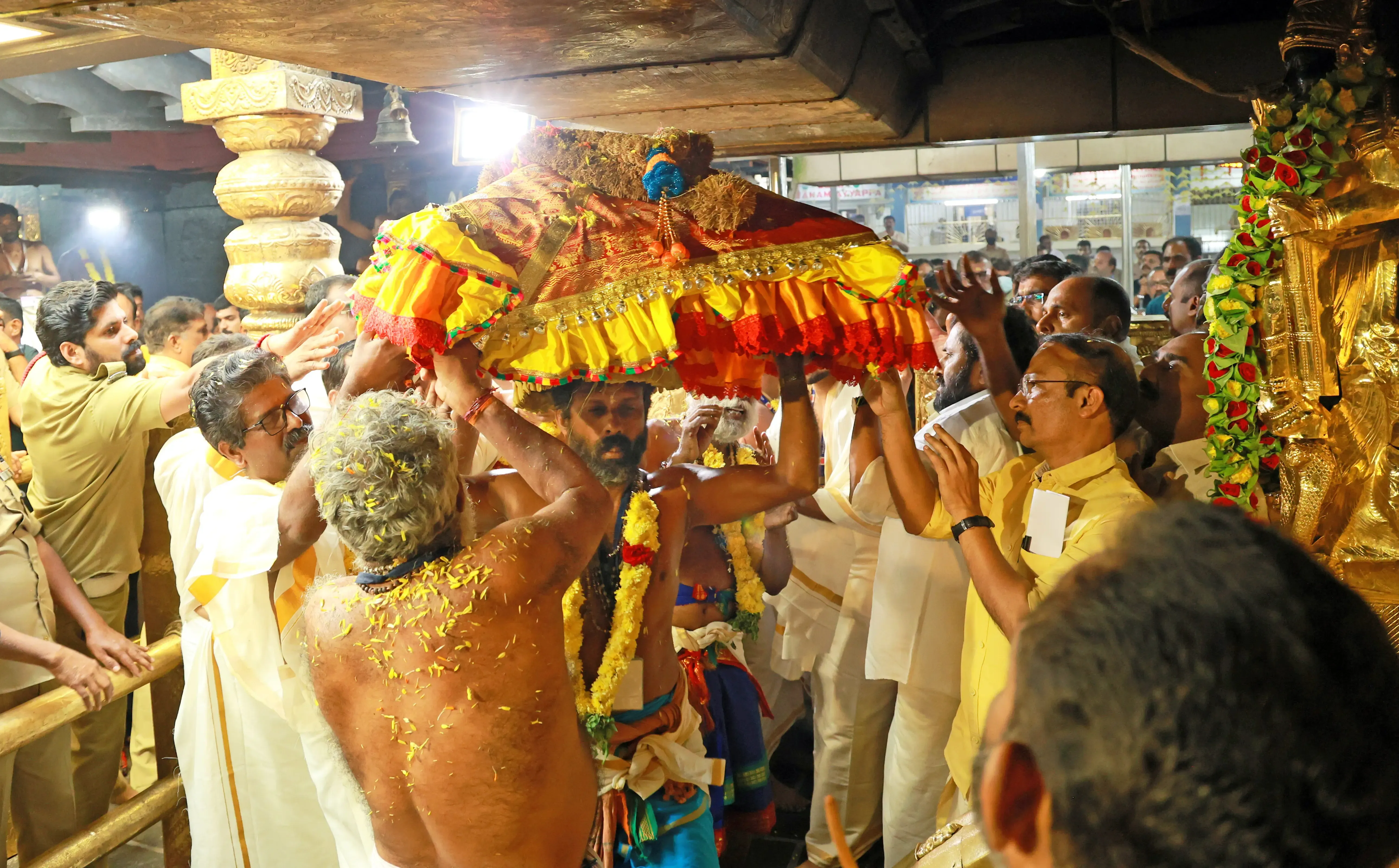 Surge in Pilgrims Marks First Phase of Sabarimala Pilgrimage with Four Lakh Increase