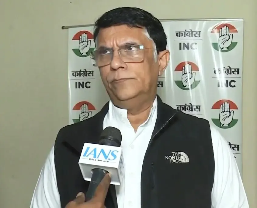 Pawan Khera Addresses Absence of Gandhis and Congress Leaders During Manmohan Singh's Ash Immersion for Family's Privacy
