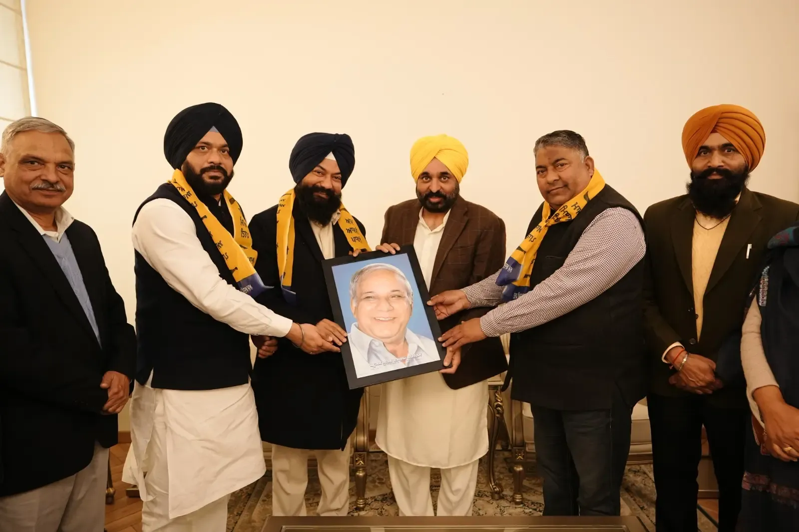 Jasvir Singh Garhi, Ex-BSP Chief of Punjab, Joins AAP