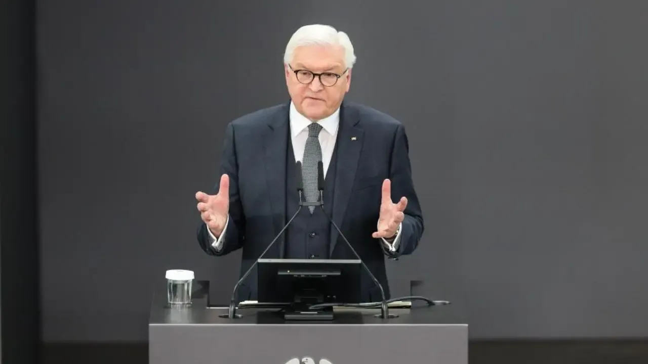 German President Dissolves Bundestag, Snap Elections Scheduled for February