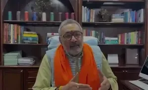 Giriraj Singh accuses Kejriwal of trying to fool pujaris, granthis
 ahead of Delhi elections