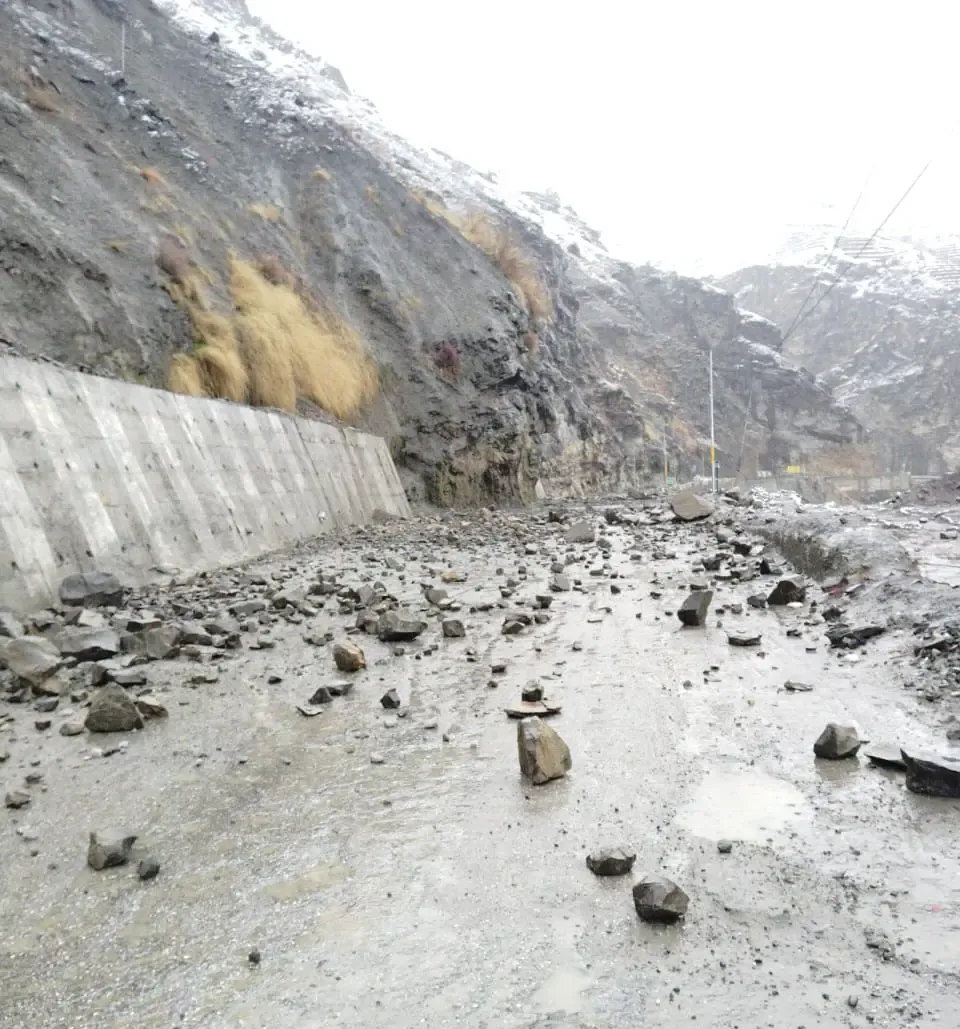 Glacier Meltdown and Snowfall Cause Disruption in Himachal