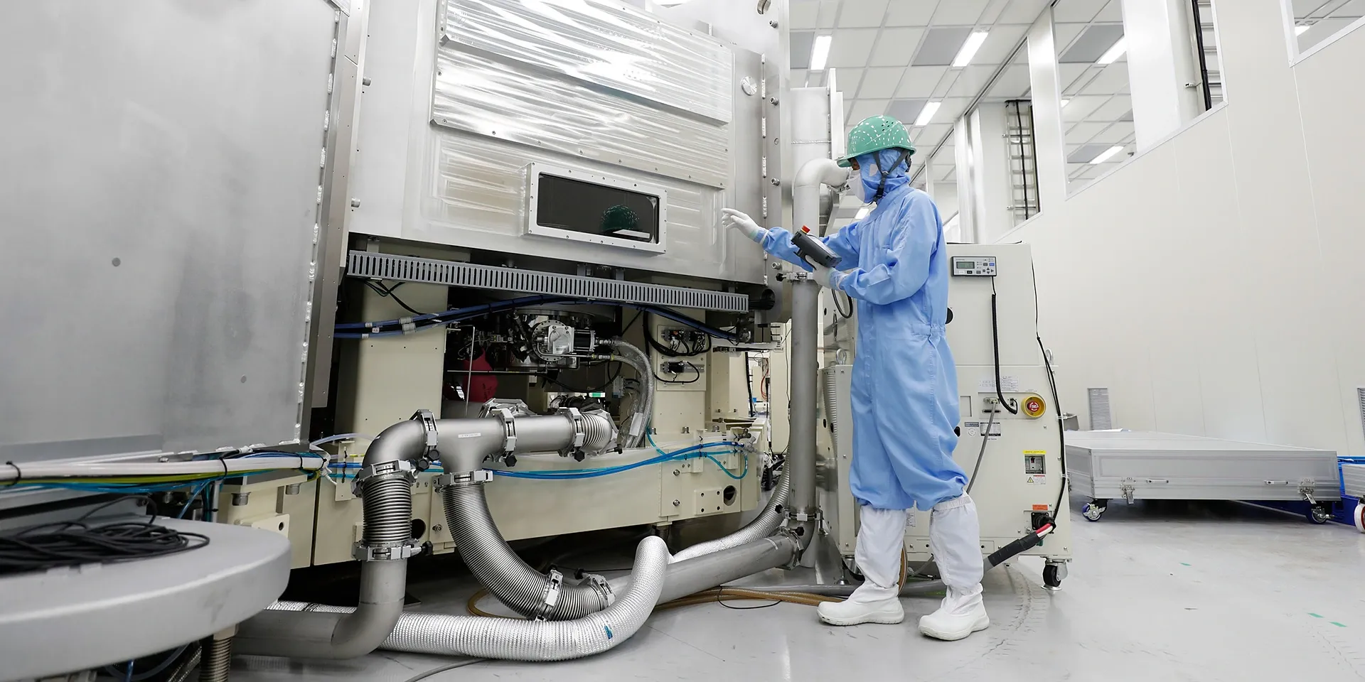 Is Global Display Equipment Spending Set to Hit $76 Billion by 2027?