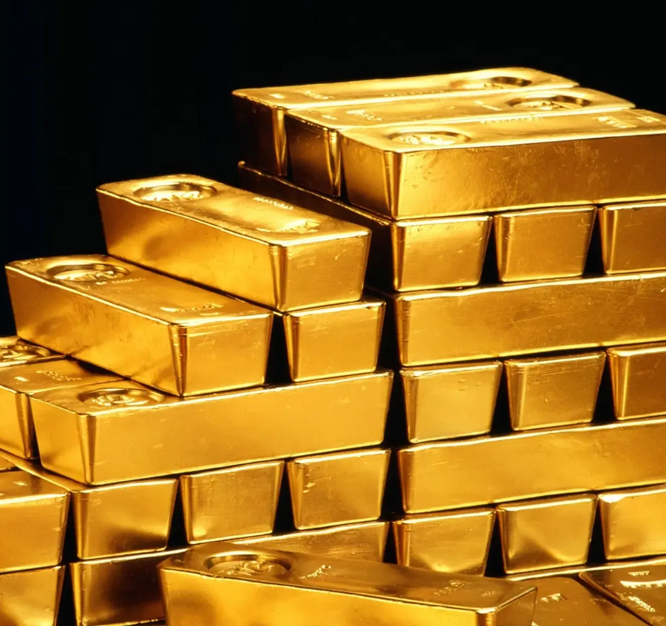Gold Surges 11% in 2025, Expected to Stay Strong Amid Global Instabilities