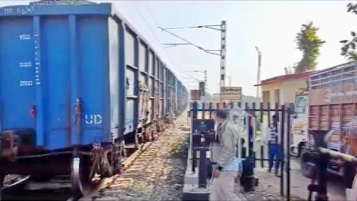 Bihar Goods Train Divides After Coupling Failure