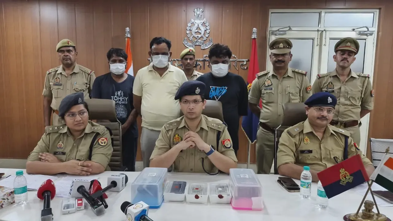 क्या ग्रेटर नोएडा में ठगी करने वाले गिरोह का पर्दाफाश हुआ? तीन गिरफ्तार, लग्जरी गाड़ी और कैश जब्त