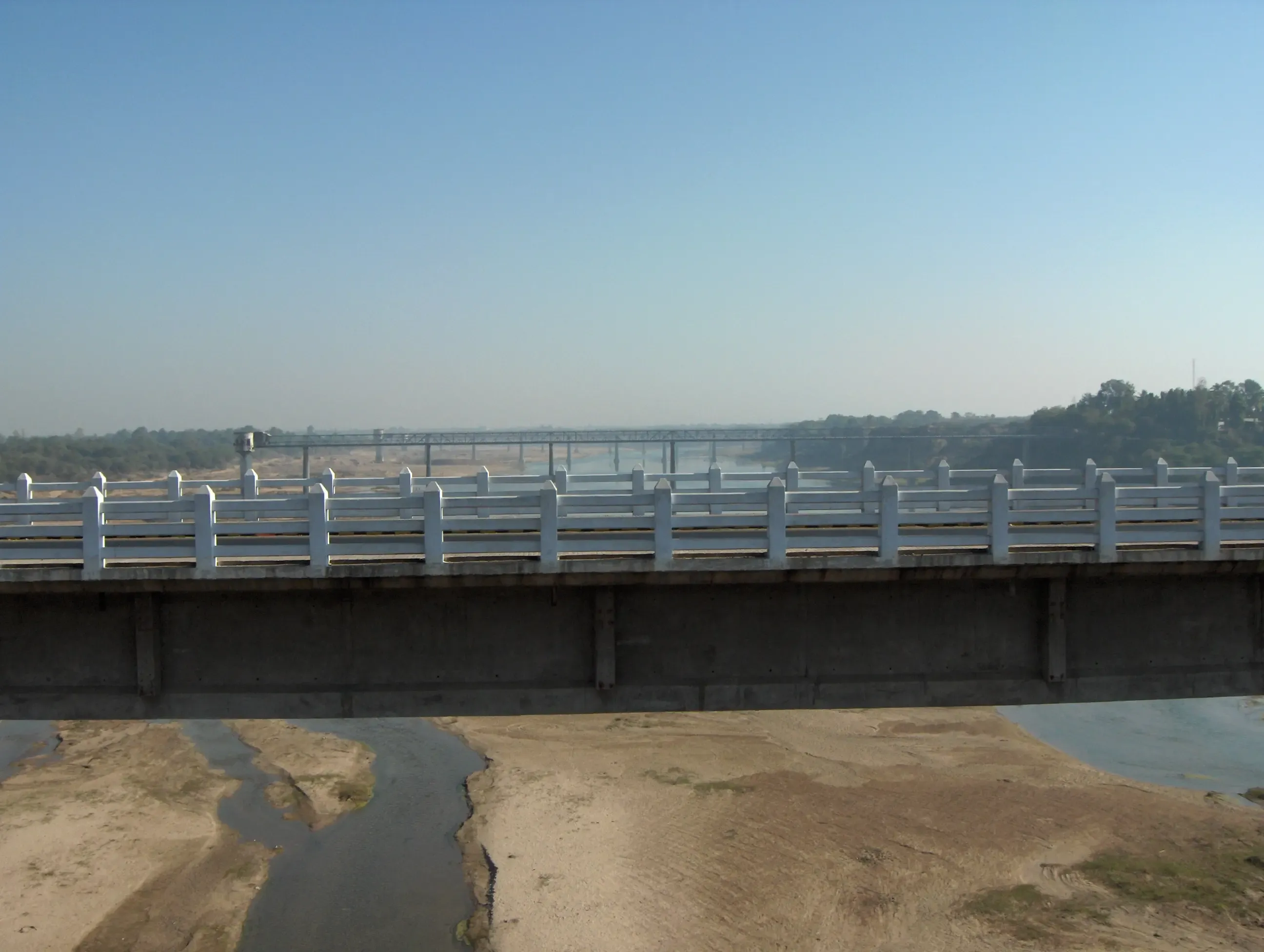 Gujarat Launches 100-Day Initiative to Curb Flooding in Vadodara's Vishwamitri River